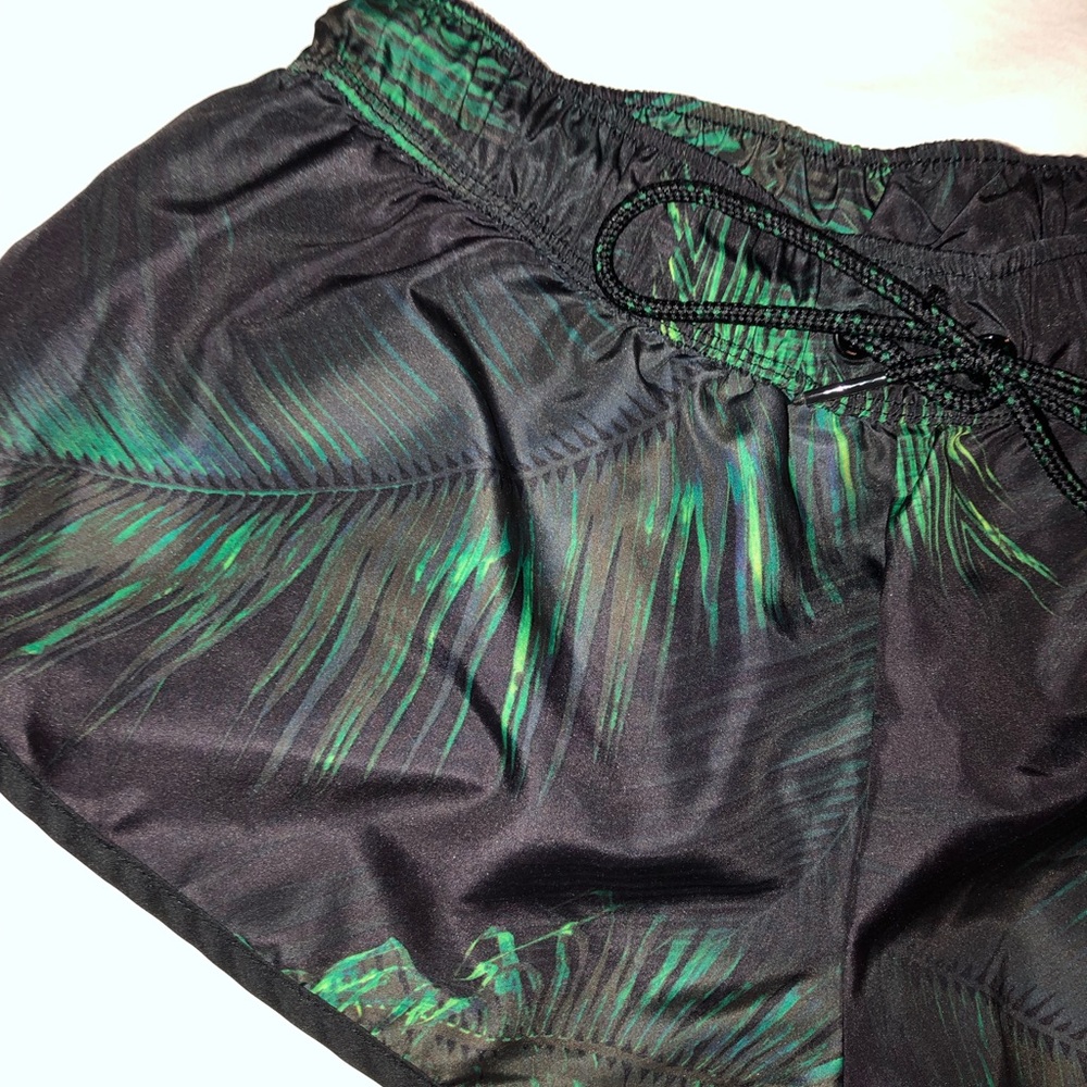 ☀️Black Palm Pattern Shorts!